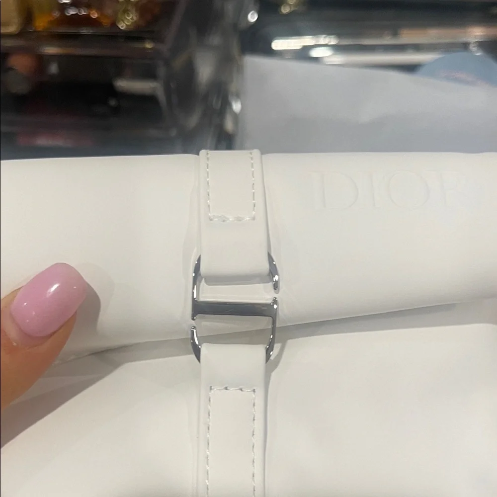 Dior White Leather Pouch with Box⭐️⭐️⭐️⭐️⭐️ - Picture 3 of 4